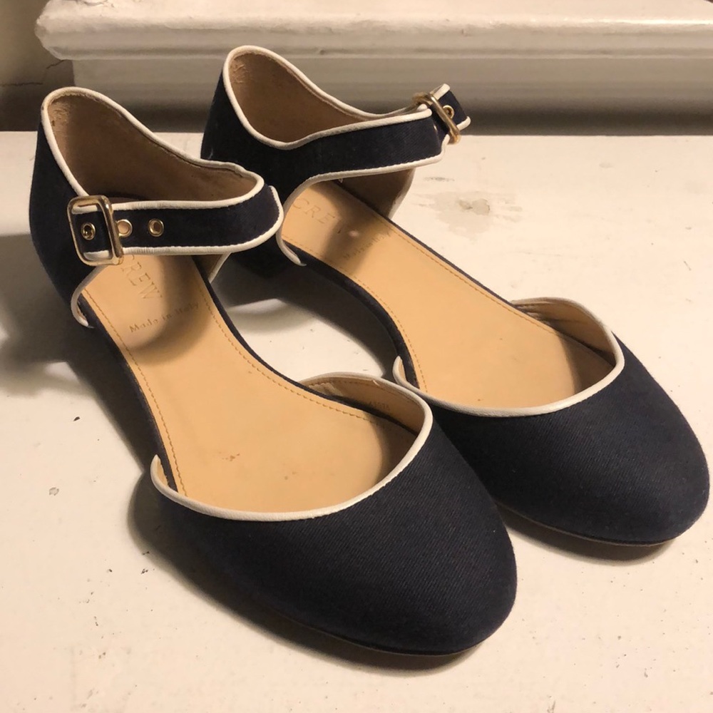 Great navy summer shoe!